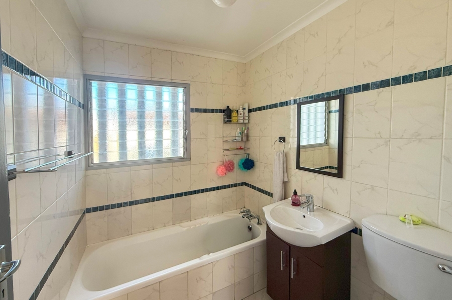 2 Bedroom Property for Sale in Welgelegen Western Cape